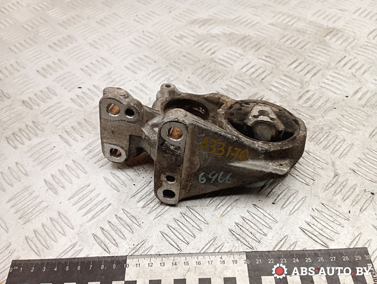 кронштейн полуоси Citroen C4 Picasso 1 поколение 2011, 1.6 л., 9HR (DV6C), дизель, МКПП, правый руль, 81090780, 9684500180 - фото №1