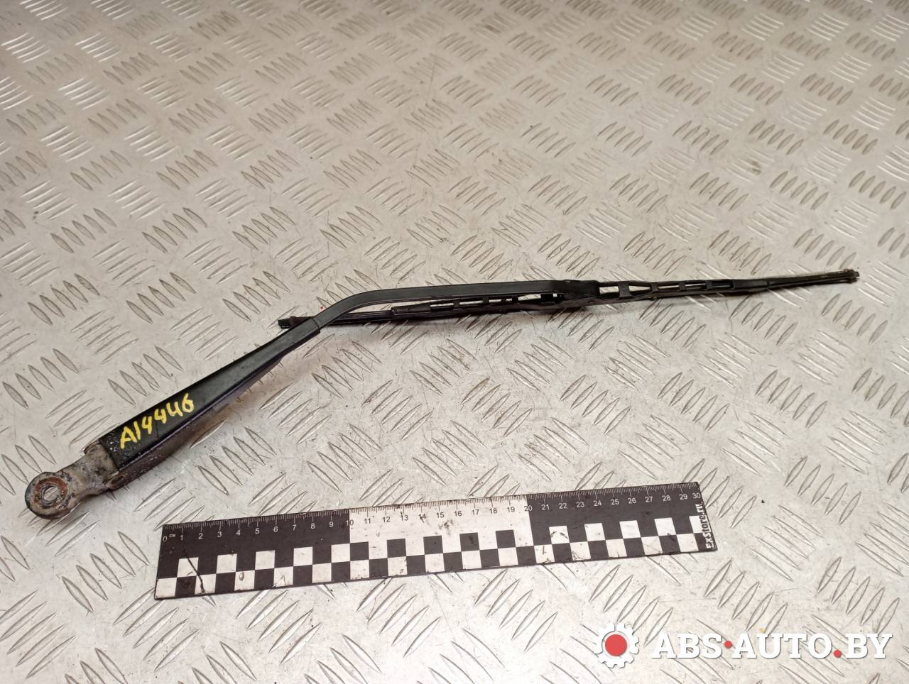 щеткодержатель задний Volkswagen Transporter T4 1995, 2.4 л., МКПП, 701955708 - фото №1