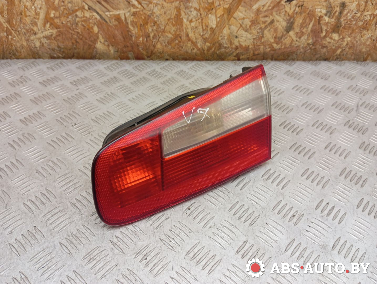 фонарь крышки багажника правый Renault Laguna 2 поколение 2004, 1.8 л., бензин, АКПП, хетчбэк 5 дв., 8200002476 - фото №1