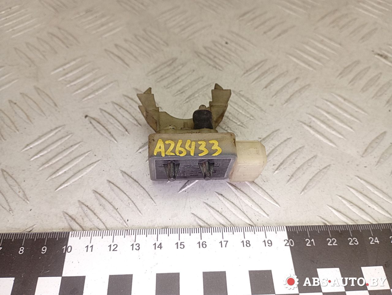 датчик (прочие) Ford Mondeo 2 поколение 1998, 1.8 л., бензин, 93BG14017AB - фото №1