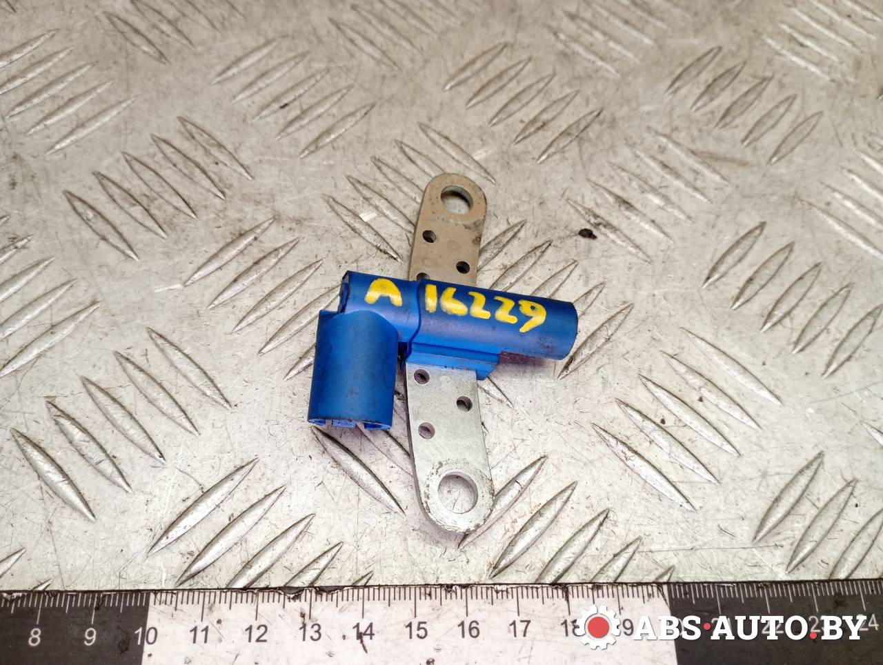 датчик коленвала Renault Laguna 2 поколение 2004, 1.6 л., бензин, МКПП, универсал, 7700103069A, 0986280410, 6PU009110711, CRZ1107FE, CRZ1107KC, 0143600Q0E, 0143600QAB, 0143600QAC, 2375000Q0E, 2375000QAG, 2375000QAH, 4402560, 9110560, 7700101970, 7700103069, 7700108073, 7700108081, 8200468645, 8200468647, 8200647556, RZ1107H, S105757001, S105757001Z, S119975001B - фото №1