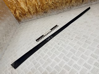 молдинг лобового стекла Mercedes-Benz A W168 1 поколение [рейстайлинг] (2001-2004) 2002, 1.7 л., OM 668.942, дизель, МКПП, хетчбэк 5 дв., A1686700108, 1686700108