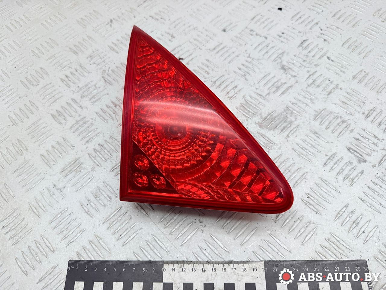 фонарь крышки багажника левый Peugeot 3008 1 поколение 2011, 2.0 л., RHH (DW10CTED4), дизель, робот, 9683461080, 26039010 - фото №1