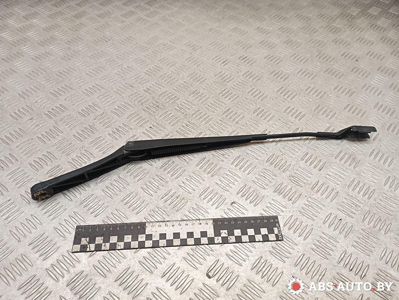 щеткодержатель (поводок стеклоочистителя, дворник) Volkswagen Golf 5 поколение 2007, 1Q1955409 - фото №1