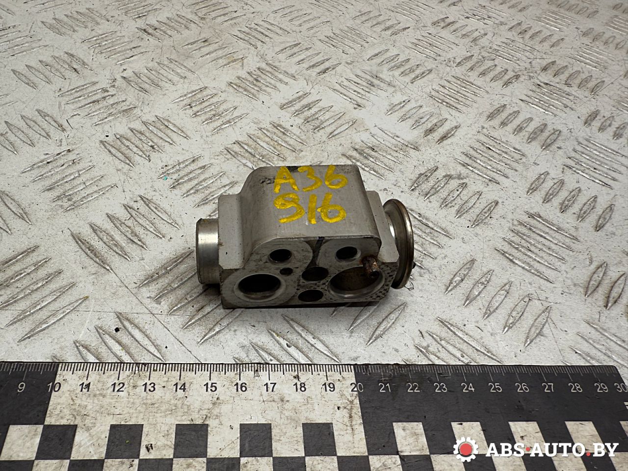 расширительный клапан кондиционера Volkswagen Touareg 1 поколение 2006, 2.5 л., BAC, дизель, МКПП, внедорожник 5 дв., 7L0820679B, 7L0820679, 7L0820679A, 7L0820679C, 7L0820679D, 7P0820679A, 8UW351238001, 8UW351238021, 8UW351239761, 260520, TSP0585105, DVE32010, DVE99009, 43130910, KVC0520YU, 95557231901, 95557231902, 95557231904 - фото №1