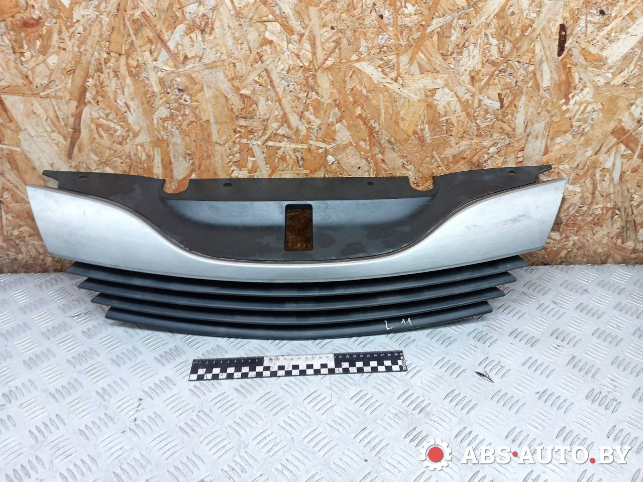 решетка радиатора Renault Laguna 2 поколение 2004, 1.8 л., бензин, МКПП, хетчбэк 5 дв., 8200390126 - фото №1