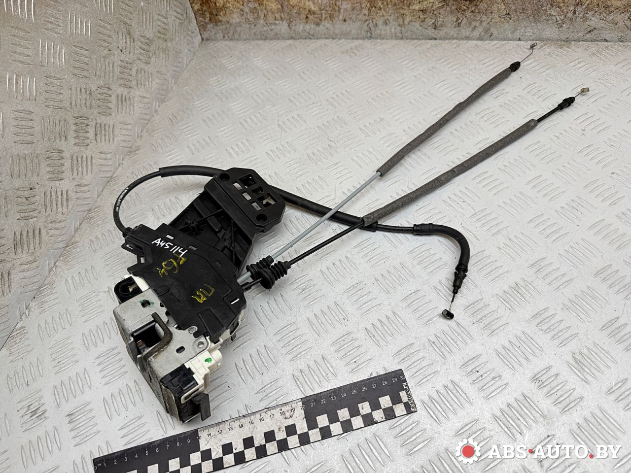 замок двери передней правой Jeep Cherokee 5 поколение 2016, 2.0 л., EBT, дизель, АКПП, внедорожник 5 дв., 14223104, 68164358AA, P68164358AA - фото №1