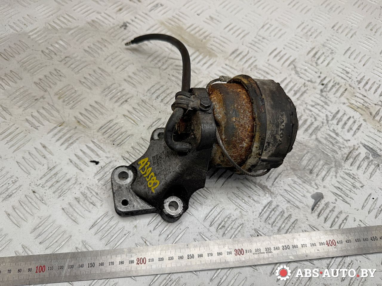 подушка крепления двигателя Volvo S60 1 поколение 2003, 2.4 л., дизель, МКПП, седан, 30680751, 8624754, 9209828, 9492801, 86341232 - фото №1