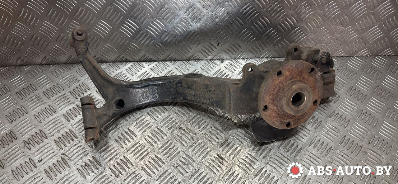 ступица передняя левая Volkswagen Passat B5 1998, 8D0407257 - фото №1