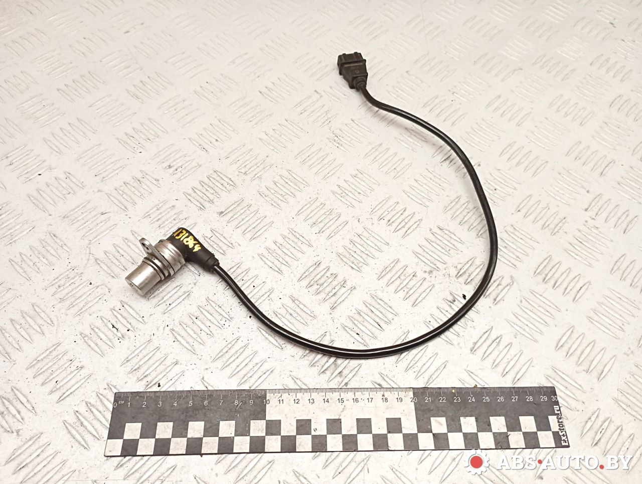 датчик коленвала Volkswagen Passat B4 1995, 1.6 л., бензин, 021907319B - фото №1