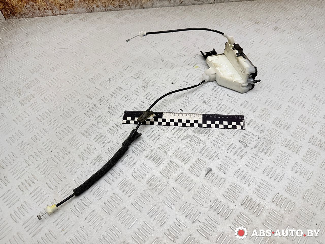 замок двери передней правой Peugeot 3008 1 поколение 2011, 2.0 л., RHH (DW10CTED4), дизель, робот, PSA732290, A04099 - фото №1