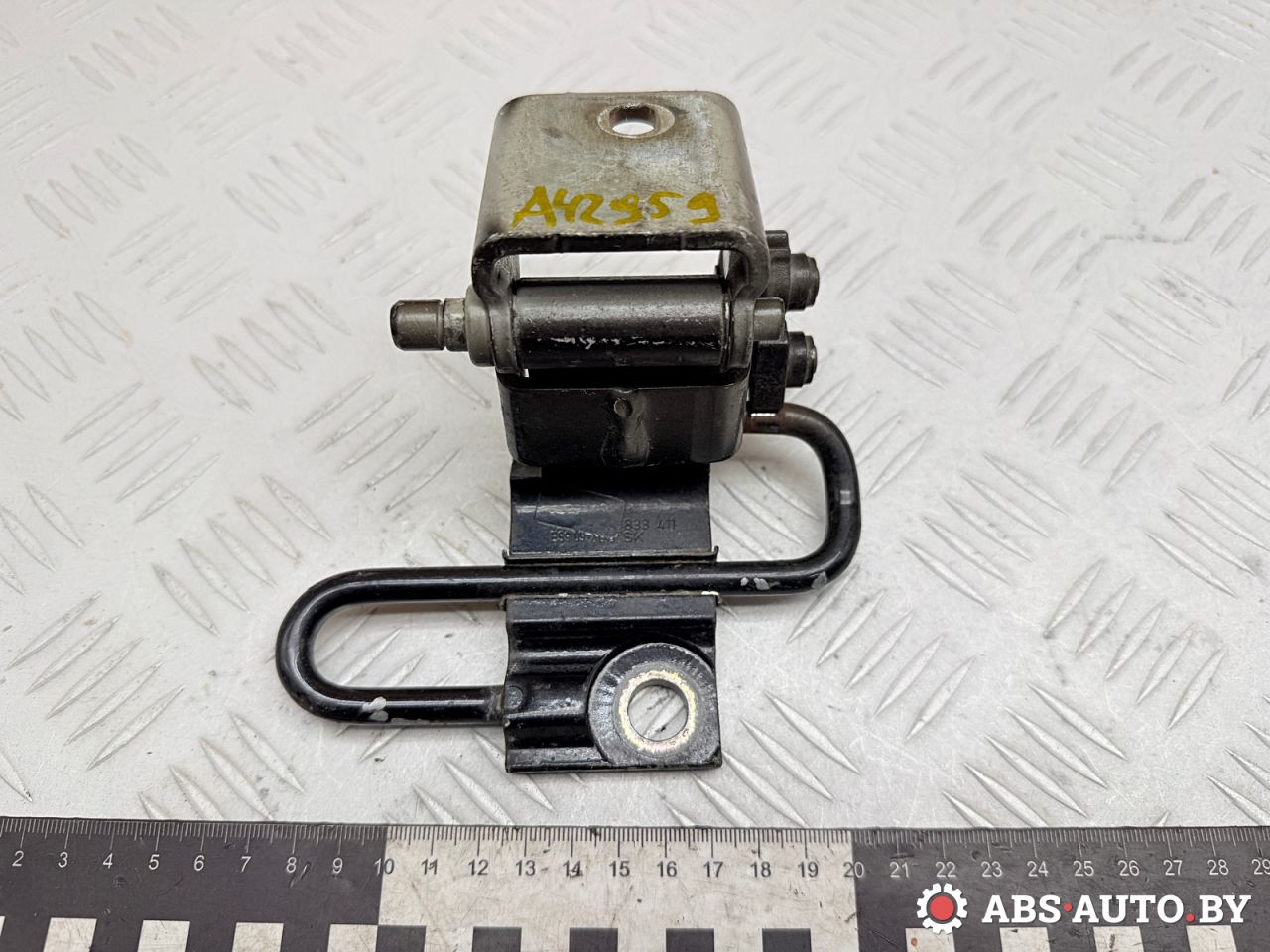 петля двери Volkswagen Touareg 1 поколение 2006, 3.0 л., BKS, дизель, АКПП, внедорожник 5 дв., полный привод, 7L0833411 - фото №1