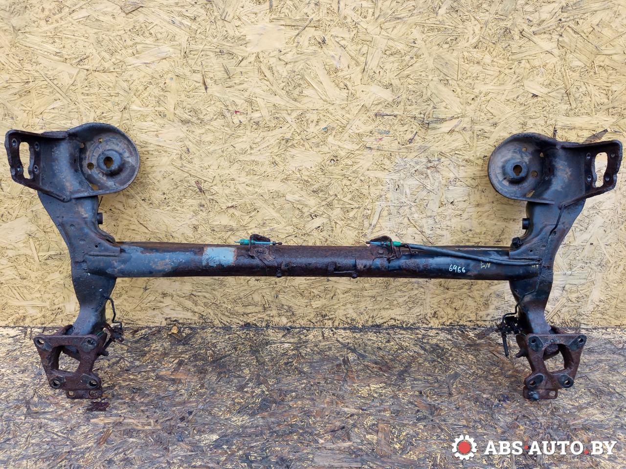 балка подвески задняя Citroen C4 Picasso 1 поколение 2011, 1.6 л., 9HR (DV6C), дизель, МКПП, правый руль - фото №1