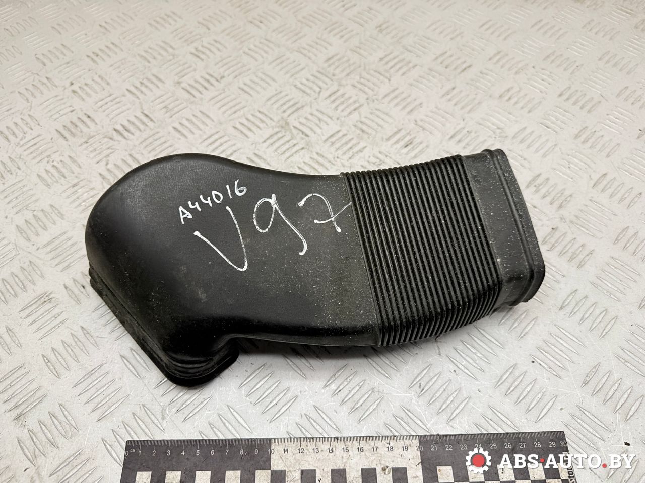 воздуховод Audi A6 4B/C5 2000, 2.5 л., AKE, дизель, МКПП, полный привод, 8D0129617E - фото №1