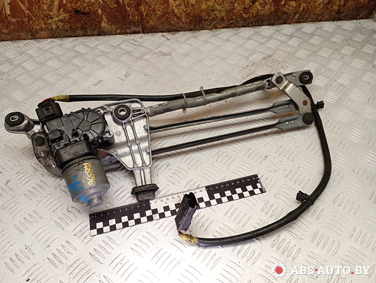 моторчик передних стеклоочистителей (дворников) Peugeot 308 T9 2014, 1.6 л., дизель, МКПП, хетчбэк 5 дв., правый руль, 0390241585 - фото №1