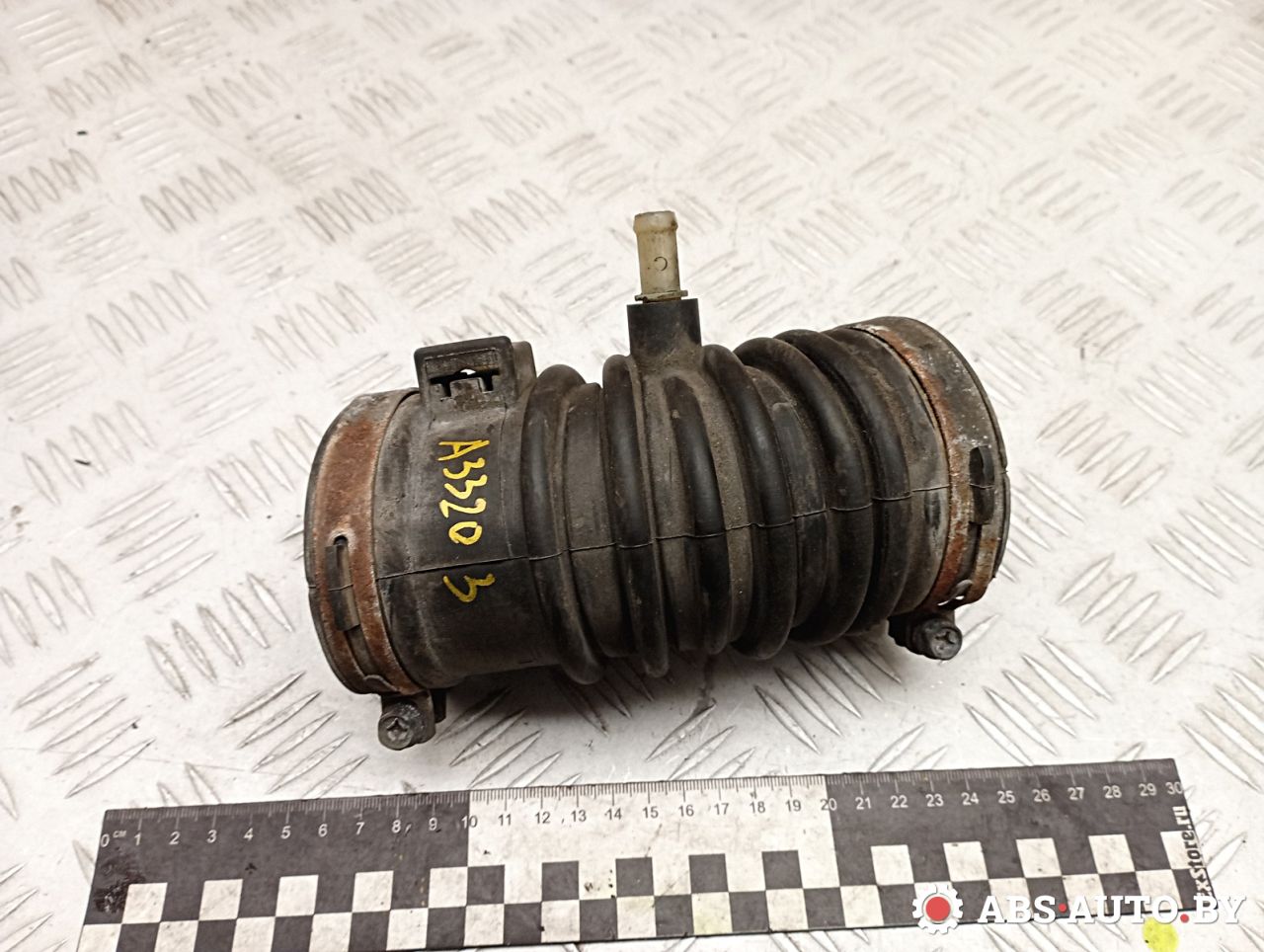 патрубок воздушного фильтра Mazda 6 GG 2003, 2.0 л., бензин, МКПП, правый руль, L813132211 - фото №1