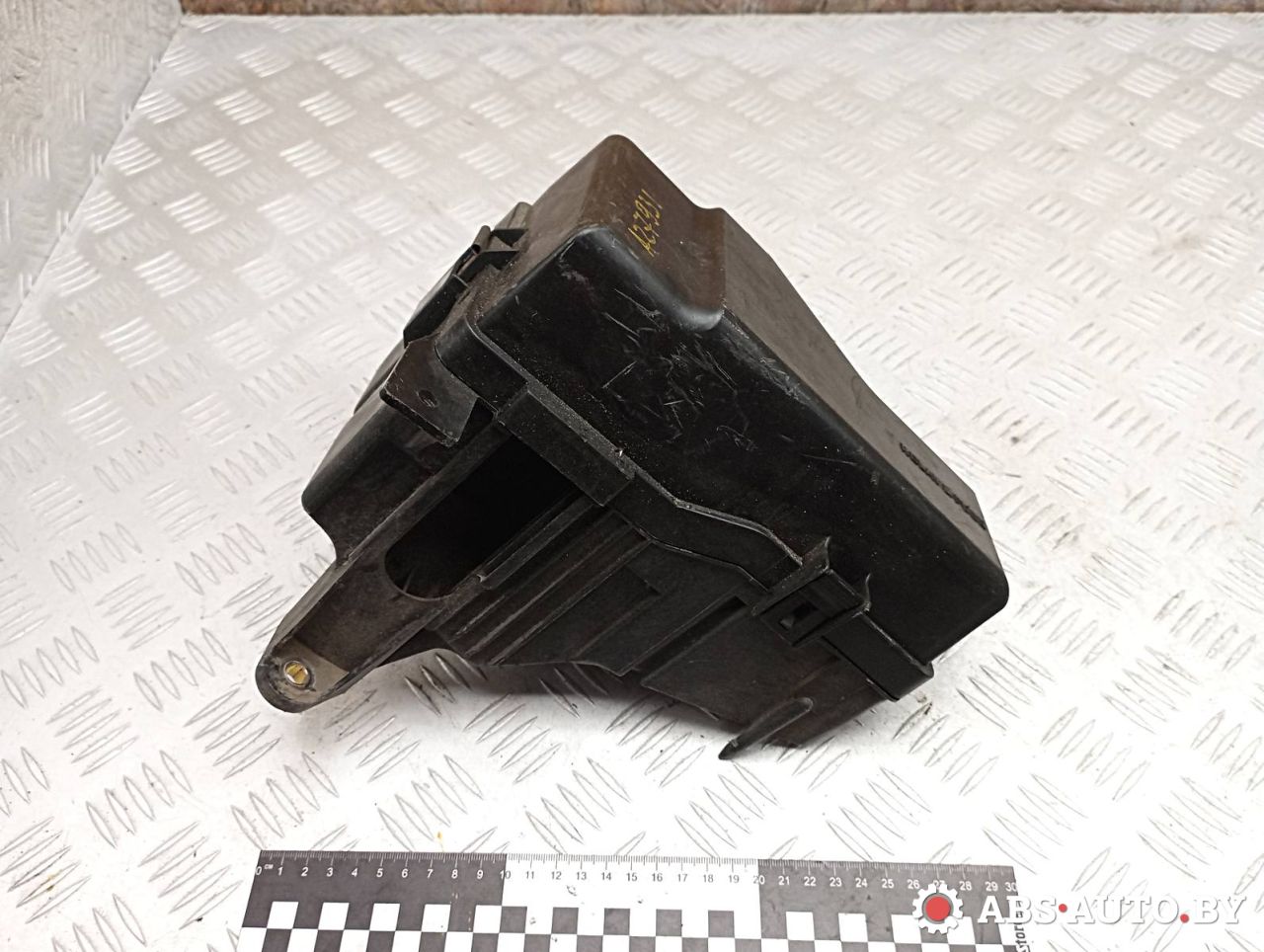 короб предохранителей Toyota RAV4 2 поколение (XA20) 2003, 2.0 л., 1CD-FTV, дизель, МКПП, внедорожник 5 дв., 8267242100 - фото №1