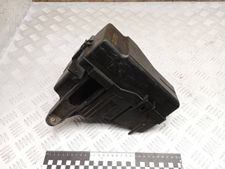 короб предохранителей Toyota RAV4 2 поколение (XA20) 2003, 2.0 л., 1CD-FTV, дизель, МКПП, внедорожник 5 дв., 8267242100