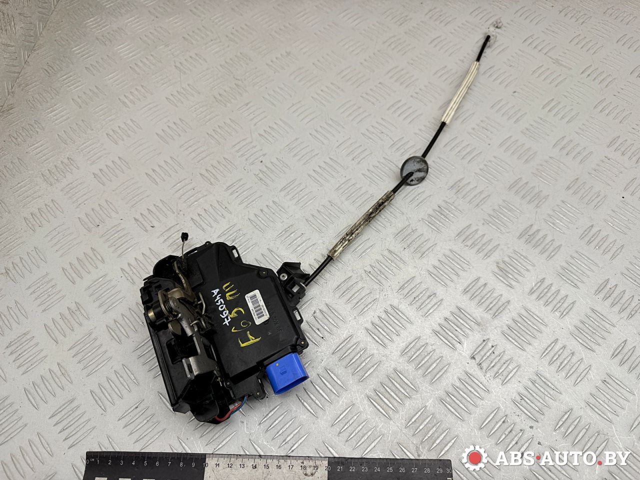 замок двери передней правой Volkswagen Touareg 1 поколение 2006, 3.0 л., BKS, дизель, АКПП, внедорожник 5 дв., полный привод, 3D1837016AP, 25101D6, 95553101502, 95553101508, 95553101600, 1TD837016, 1TD837016A, 3D1837016, 3D1837016AC, 3D1837016AQ - фото №1