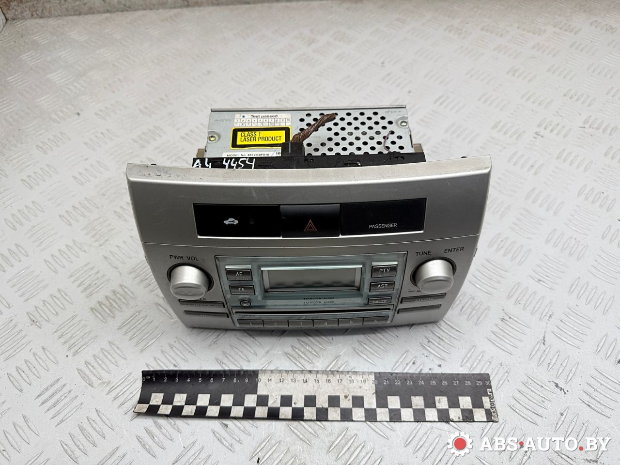 магнитола Toyota Corolla Verso 2 поколение AR10 2004, 2.0 л., 1CD-FTV, дизель, МКПП, минивэн, 861200F010 - фото №1