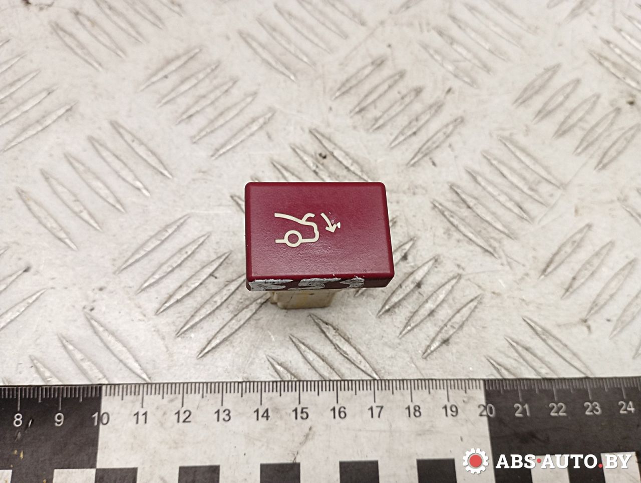 кнопка открытия багажника Citroen C5 2 поколение 2016, 2.0 л., AHW (DW10FC), дизель, АКПП, универсал, 96654587KR - фото №1