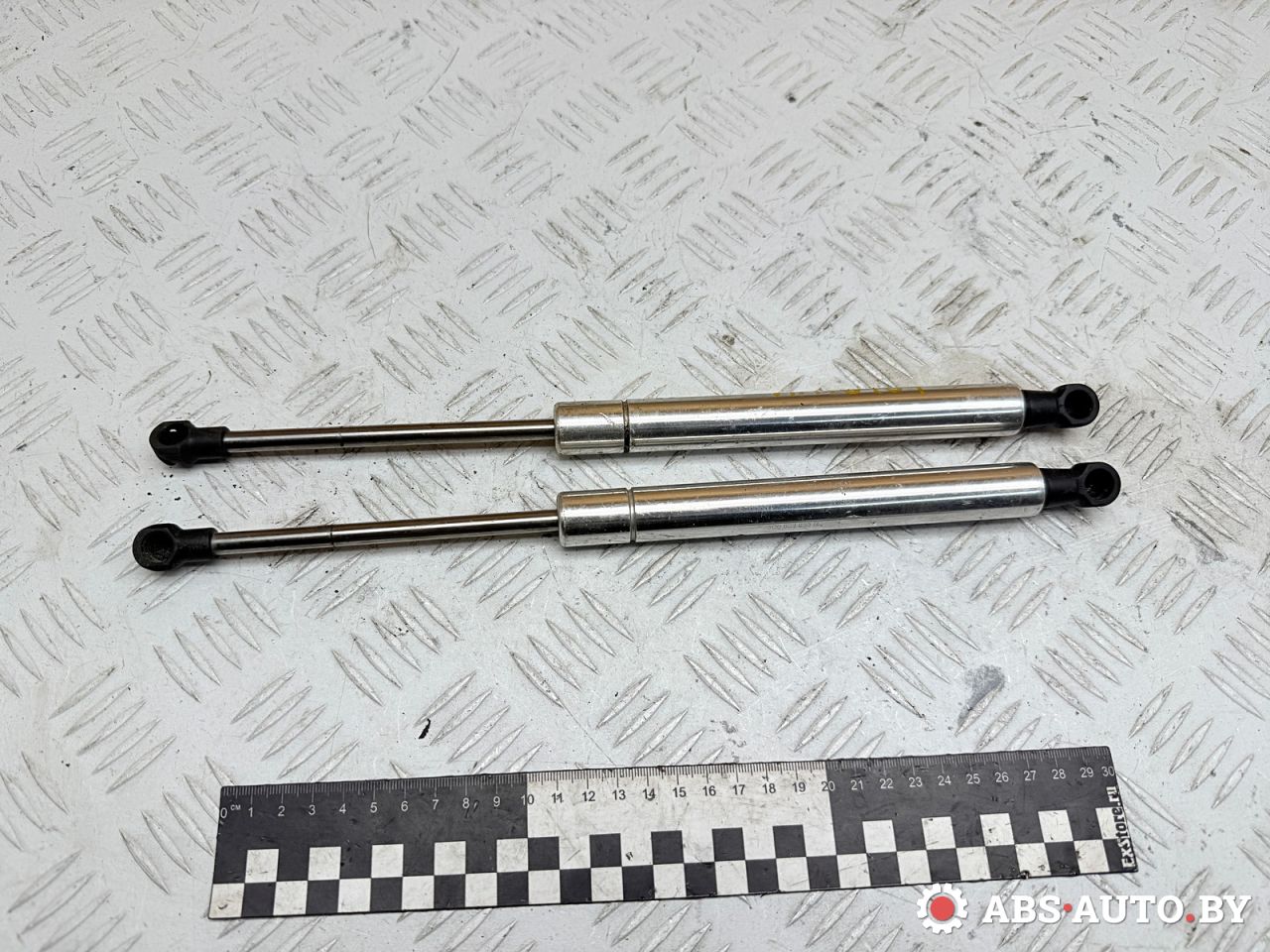 амортизатор капота Volkswagen Phaeton 1 поколение 2006, 3.2 л., бензин, АКПП, 3D0823359B - фото №1