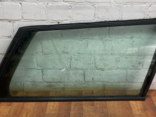 стекло кузовное боковое правое Volkswagen Passat B4 (1993 - 1997), универсал