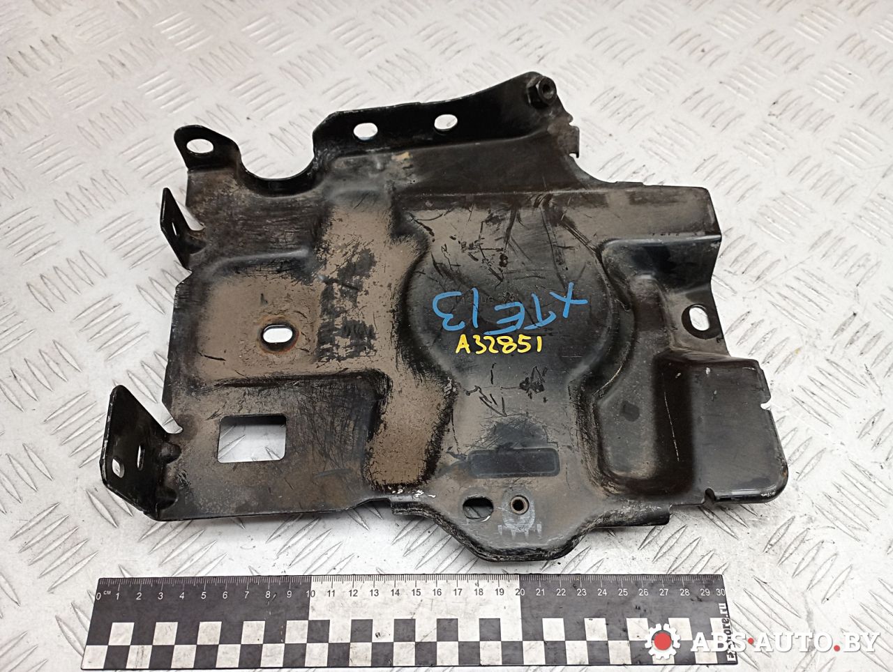 полка аккумулятора Peugeot 308 T7 2010, 2.0 л., RHR (DW10BTED4), дизель, МКПП, универсал, 1813J4 - фото №1