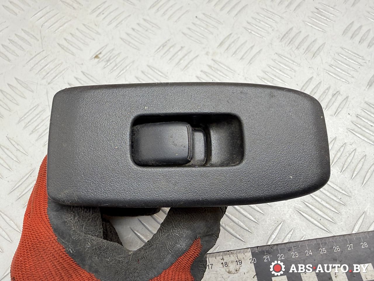 кнопка стеклоподъемника двери Mitsubishi Pajero 3 поколение 2002, 3.2 л., дизель, МКПП, внедорожник 3 дв., полный привод, MR445659, MR444892 - фото №1