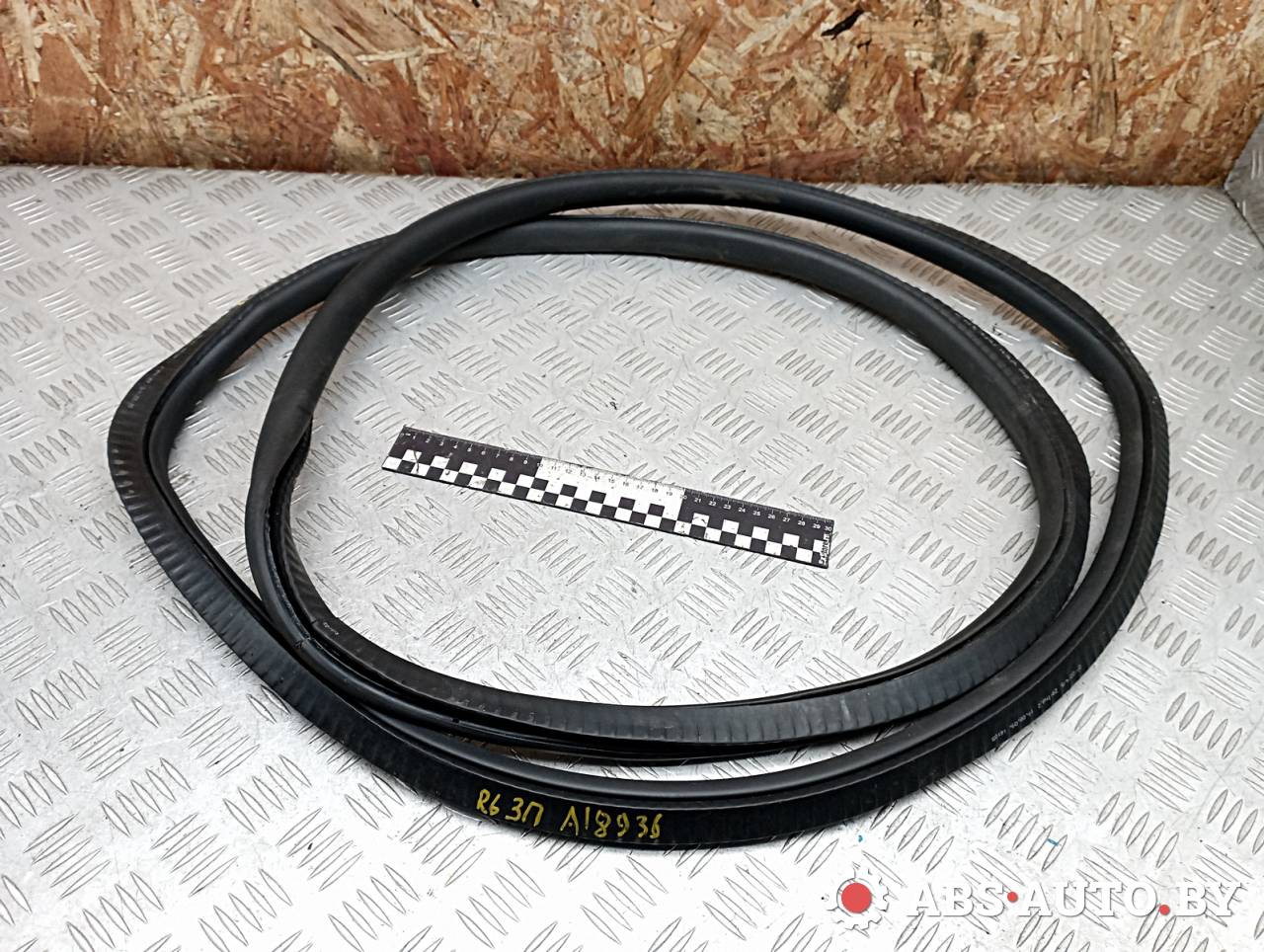 уплотнитель двери BMW 7 серия F01/F02 F01 2009, 4.4 л., бензин, АКПП, 7178029 - фото №1