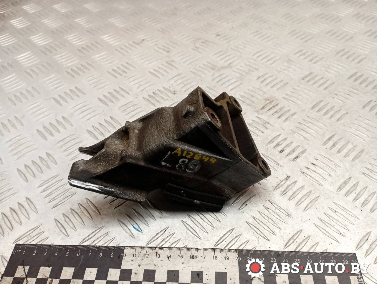 кронштейн топливного фильтра Citroen Xsara Picasso 1 поколение 2003, 2.0 л., дизель, МКПП, 9632011910 - фото №1