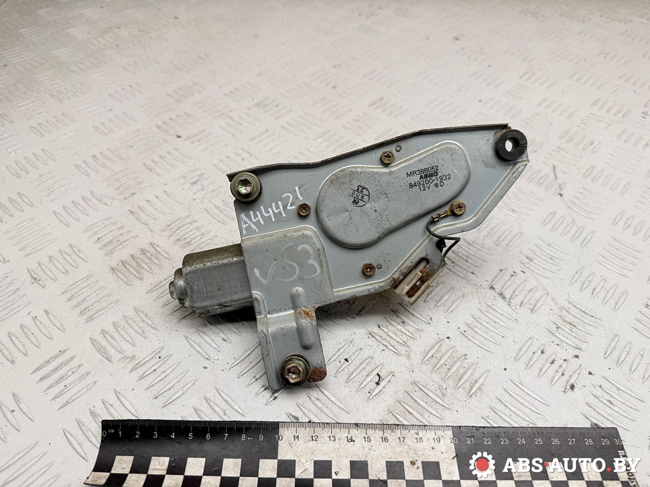 моторчик заднего стеклоочистителя (дворника) Mitsubishi Pajero 3 поколение 2002, 3.2 л., дизель, МКПП, внедорожник 3 дв., полный привод, MR388052, 8492001932 - фото №1