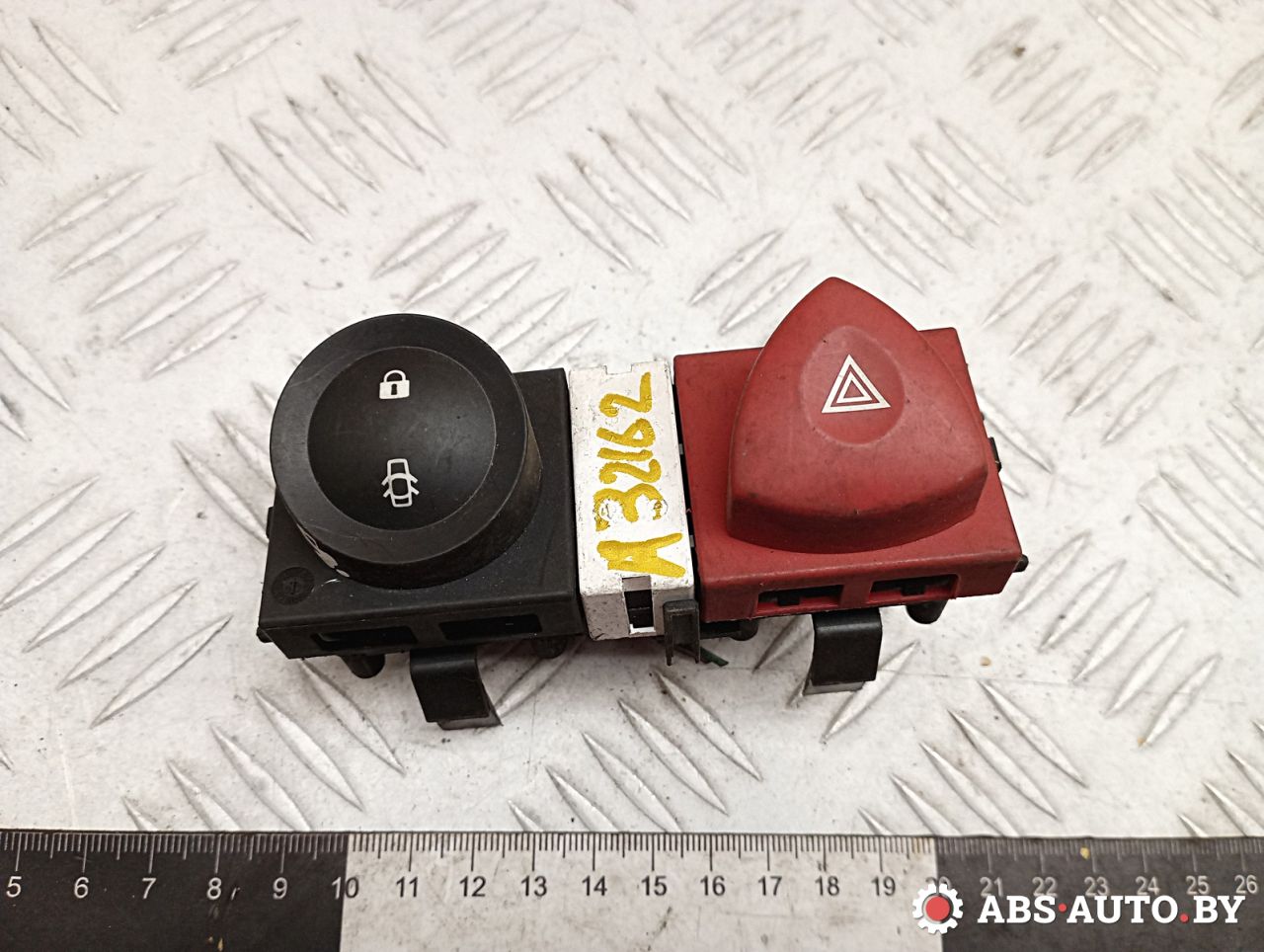 кнопка центрального замка Renault Scenic 2 поколение 2005, 1.9 л., дизель, МКПП, минивэн, 8200407415, 8200095493, 8200109723, 8200107808, 8200407416 - фото №1