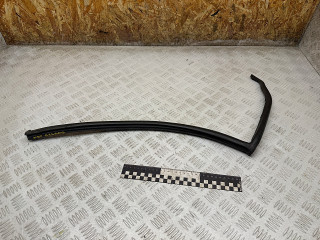 уплотнитель двери Volkswagen Touareg 1 поколение 2006, 2.5 л., BAC, дизель, МКПП, внедорожник 5 дв., 7L0839761D