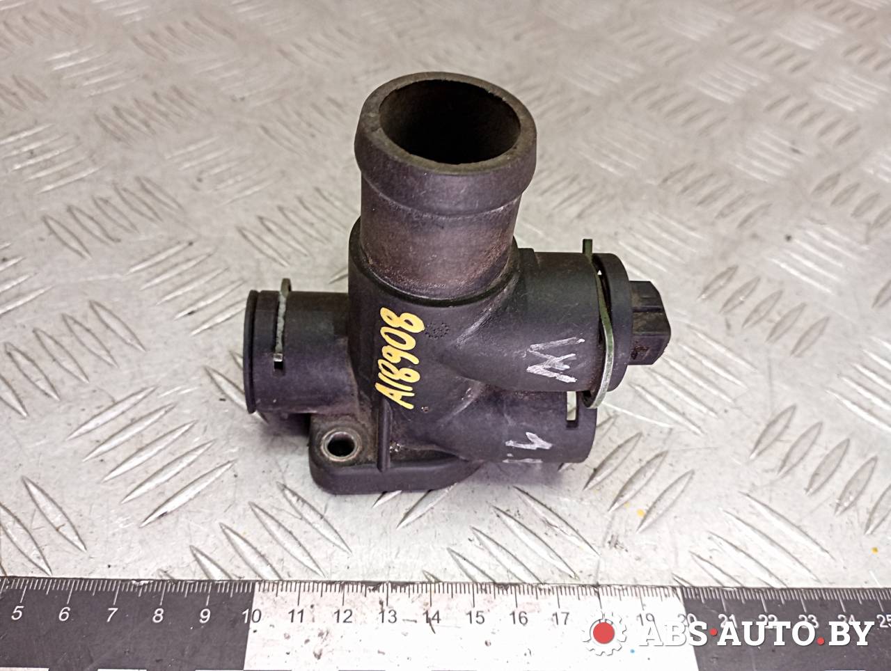 фланец (тройник) системы охлаждения Volkswagen Golf 2 поколение 1992, 1.8 л., бензин, 037121133B, 037121132B, P290015, TVZ1439NF - фото №1