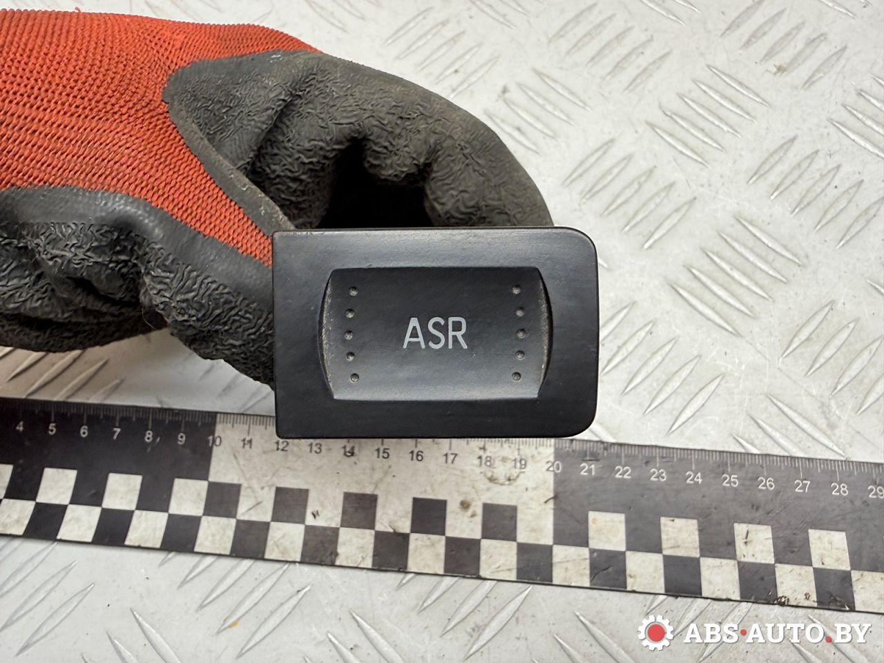 Кнопка антипробуксовочной системы (ABS/ESP) Volkswagen Bora 1 поколение 2000, 1.9 л., дизель, МКПП, седан, 1J0927133A - фото №1