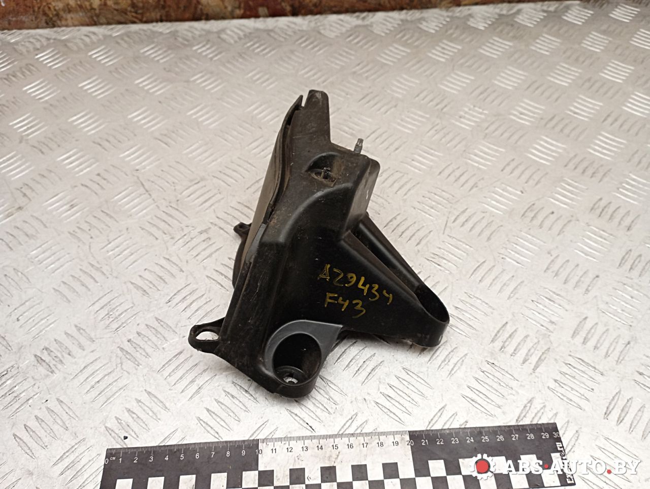 Крепление бампера заднего Peugeot 3008 1 поколение 2011, 1.6 л., дизель, робот, передний привод, правый руль, 9683342880 - фото №1