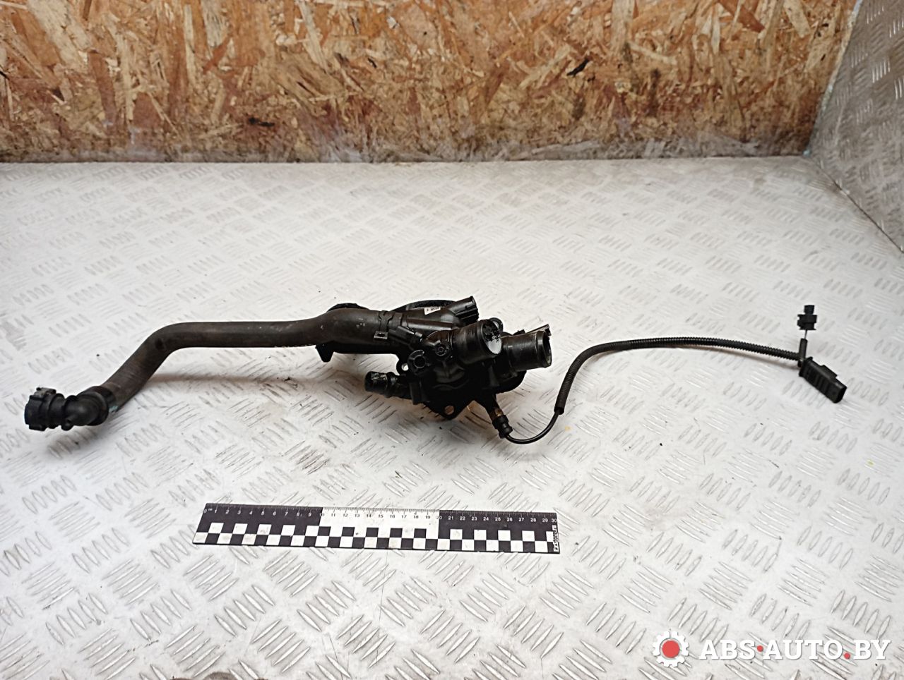 корпус термостата Peugeot 207 1 поколение 2008, 1.4 л., EP3C, бензин, МКПП, хетчбэк 5 дв., правый руль, 1336CE, 9808646980 - фото №1