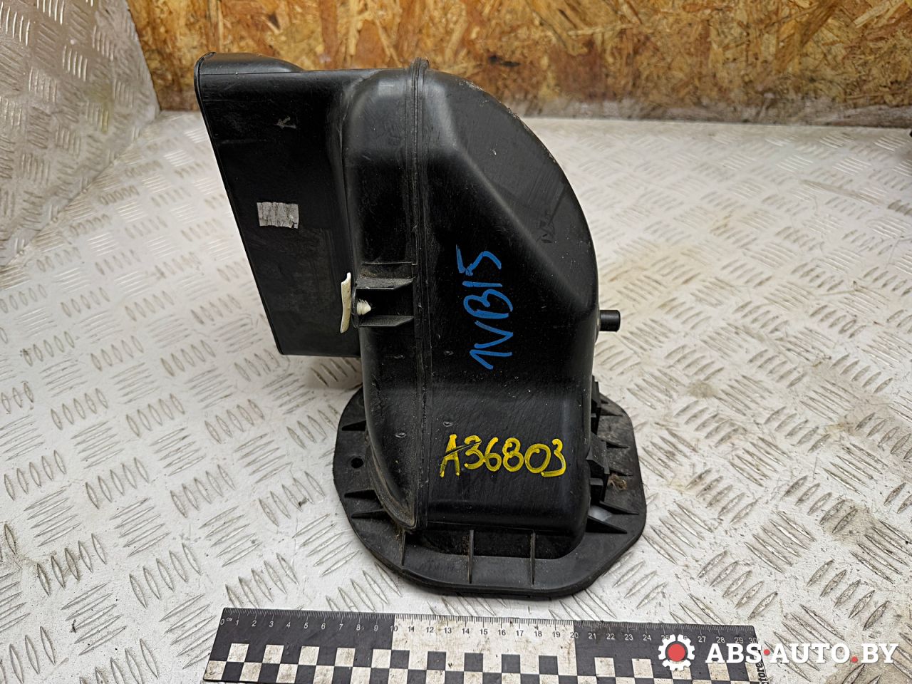 воздухозаборник Volkswagen Touareg 1 поколение 2006, 2.5 л., BAC, дизель, МКПП, внедорожник 5 дв., 7L0819049 - фото №1