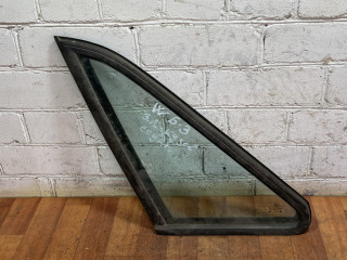 стекло кузовное боковое левое Volkswagen Passat B3 (1988 - 1993)