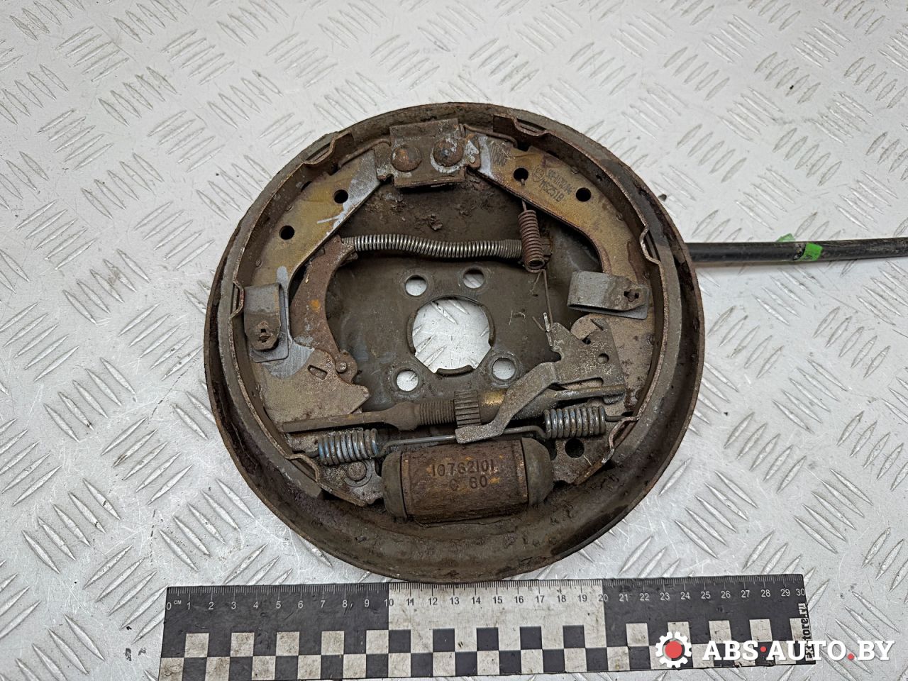 защитный кожух тормозного механизма Chrysler Neon 1 поколение 1998, 2.0 л., бензин, 10762101 - фото №1