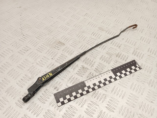 щеткодержатель (поводок стеклоочистителя, дворник) Volkswagen Passat B3 1993, 357955410