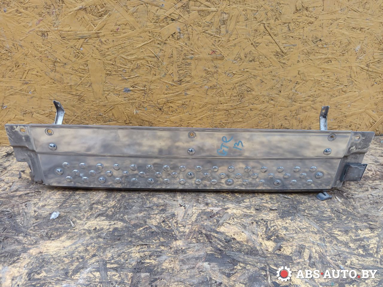 бампер задний Mitsubishi Pajero 3 поколение 2002, 3.2 л., дизель, МКПП, внедорожник 3 дв. - фото №1