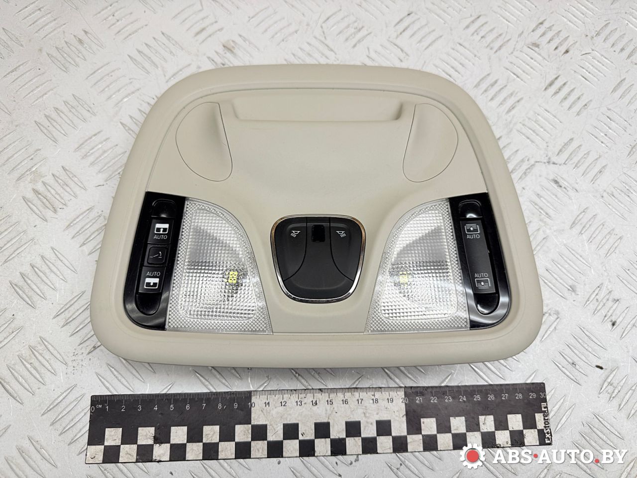 фонарь салона (плафон) Jeep Cherokee 5 поколение 2016, 2.0 л., EBT, дизель, АКПП, внедорожник 5 дв., 1XF321DAAE, 1YU71TRMAB, 68245003AA, 1YU75TRMAB, A239035AA, A239036AA - фото №1