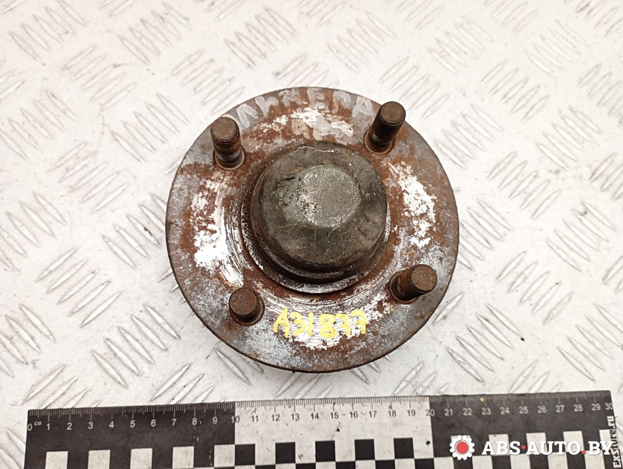 ступица задняя Nissan Almera N15 1998, 2.0 л., дизель - фото №1