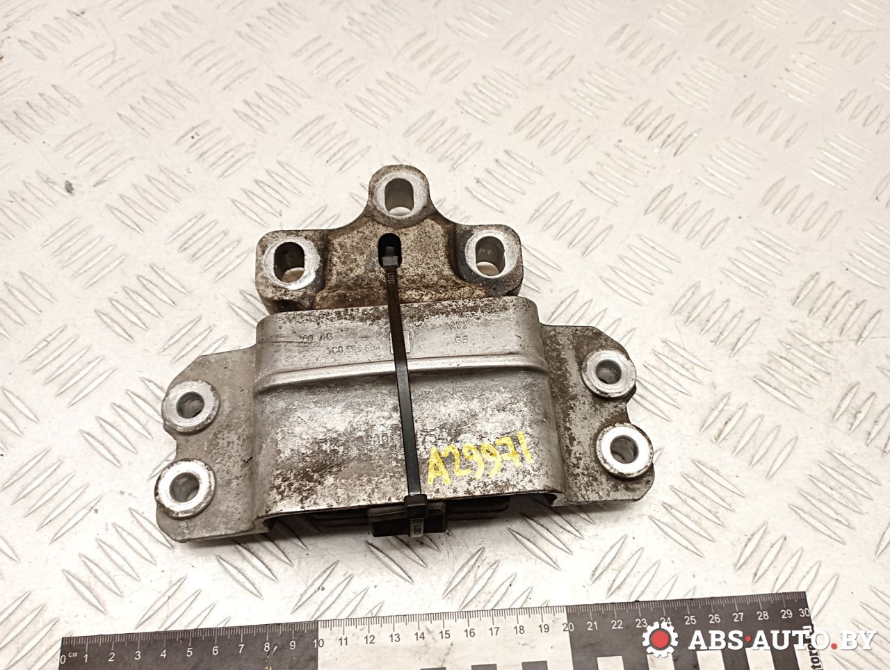 подушка крепления двигателя Volkswagen Passat B6 2009, 2.0 л., дизель, МКПП, универсал, 3C0199555R - фото №1