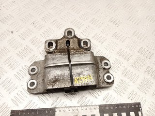 подушка крепления двигателя Volkswagen Passat B6 2009, 2.0 л., дизель, МКПП, универсал, 3C0199555R