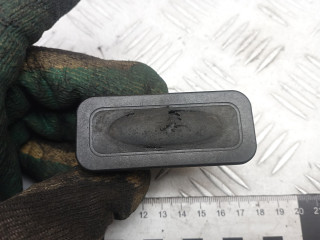 кнопка открытия багажника Renault Megane 3 поколение 2010, 1.5 л., K9K J 836, дизель, МКПП, хетчбэк 3 дв., правый руль, 8200076256, 8200385515