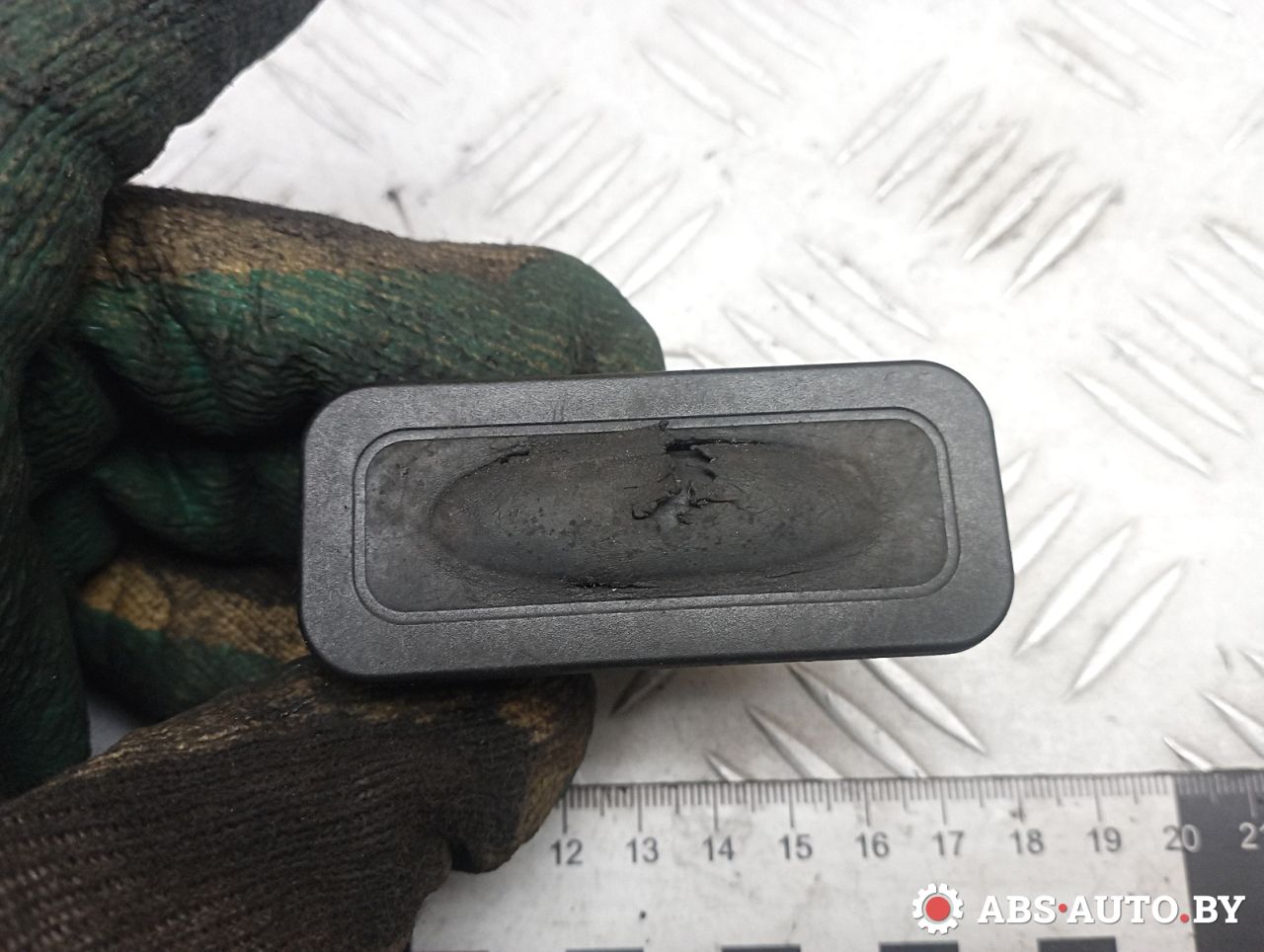 кнопка открытия багажника Renault Megane 3 поколение 2010, 1.5 л., K9K J 836, дизель, МКПП, хетчбэк 3 дв., правый руль, 8200076256, 8200385515 - фото №1