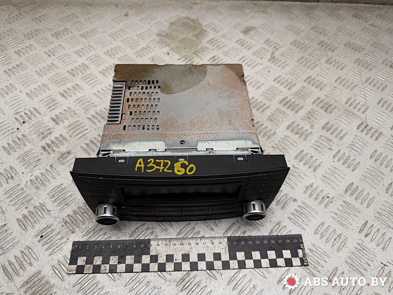 магнитола Volkswagen Touareg 1 поколение 2006, 2.5 л., BAC, дизель, МКПП, внедорожник 5 дв., 7L6035195A - фото №1